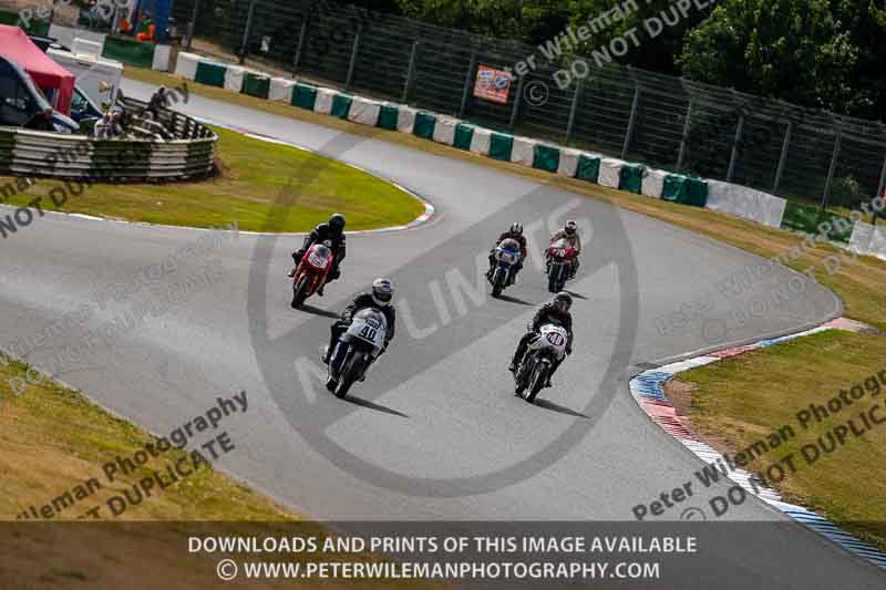 Vintage motorcycle club;eventdigitalimages;mallory park;mallory park trackday photographs;no limits trackdays;peter wileman photography;trackday digital images;trackday photos;vmcc festival 1000 bikes photographs